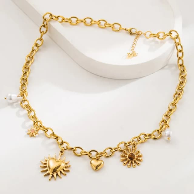 RINA - Collar con dijes de Acero Titanio enchapado en Oro 18K