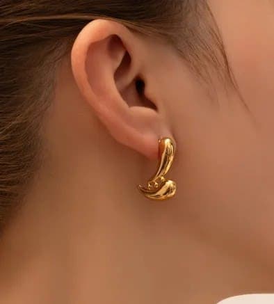 MIA - Aretes en forma de Corazon de Acero Titanio