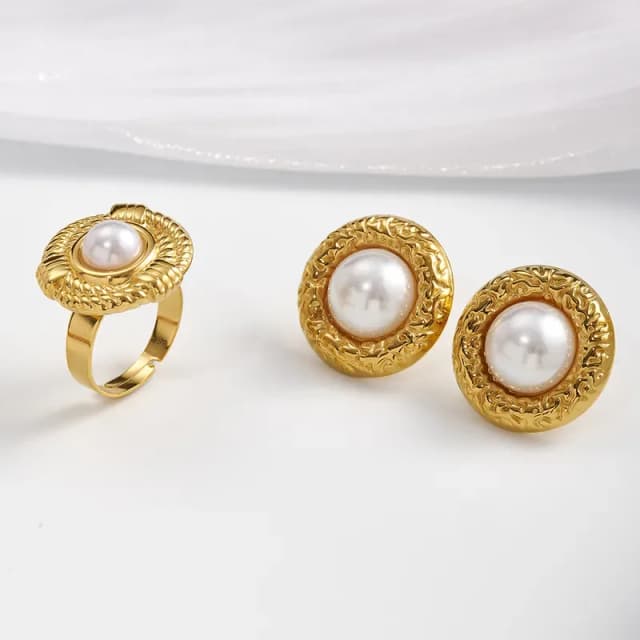 KIRA - Juego de Aretes y Anillo de Acero Inoxidable con Perla Artificial